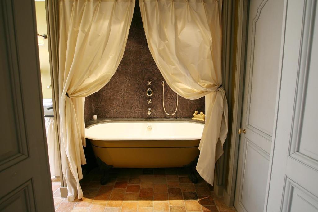 Relais Et Chateaux Michel Trama Puymirol Room photo